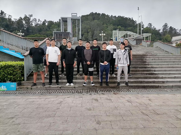 武汉女保镖:守护安全,展示女人风貌